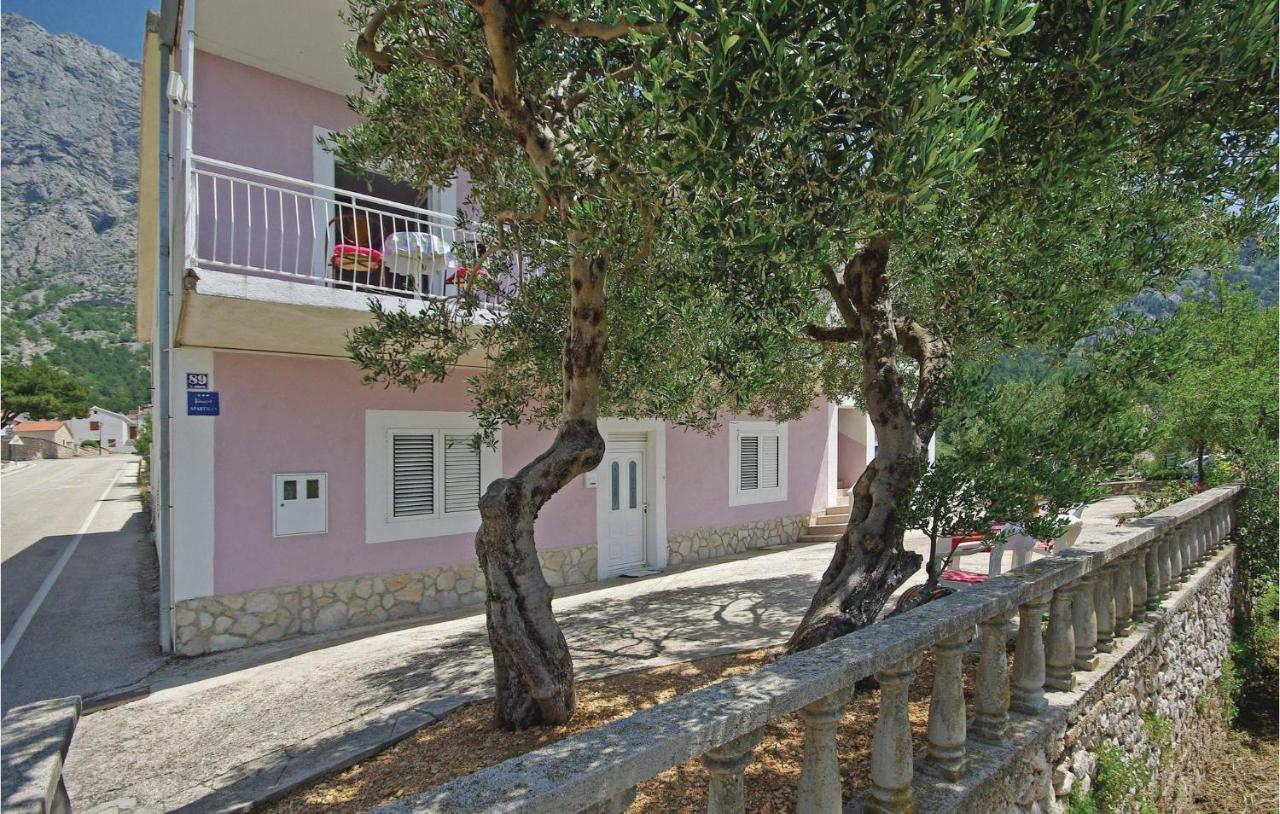 2 Bedroom Cozy Apartment In Makarska Exterior foto