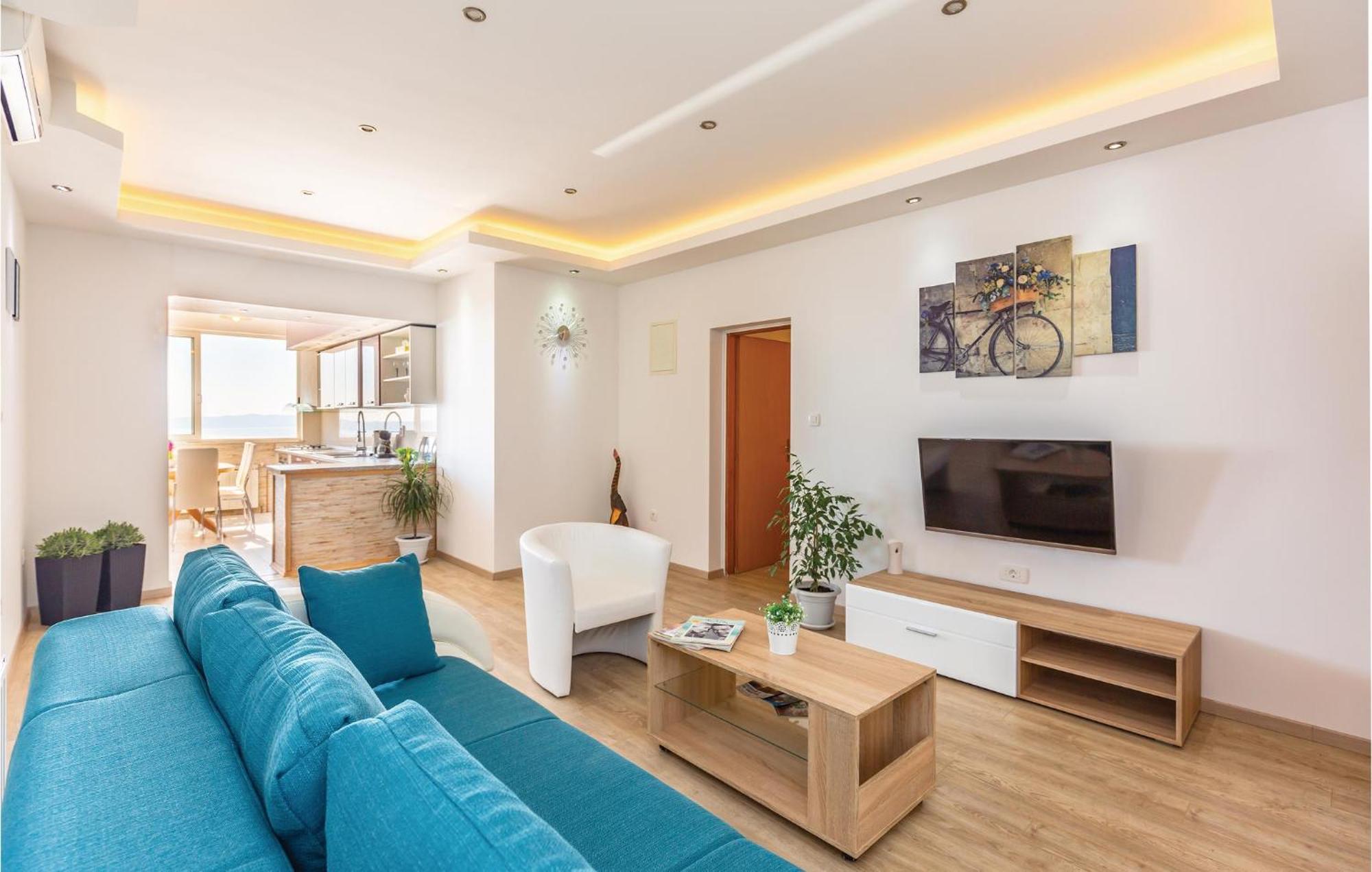2 Bedroom Cozy Apartment In Makarska Exterior foto