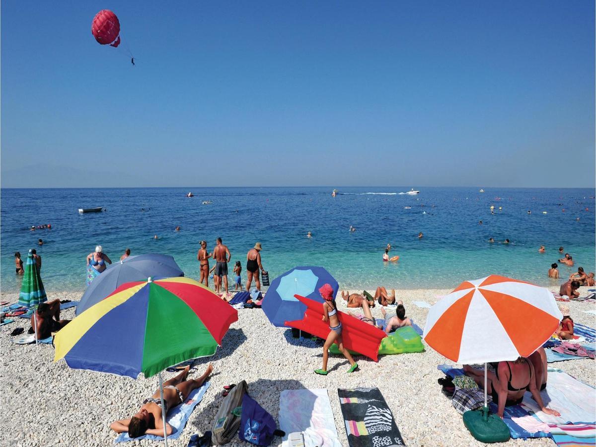 2 Bedroom Cozy Apartment In Makarska Exterior foto